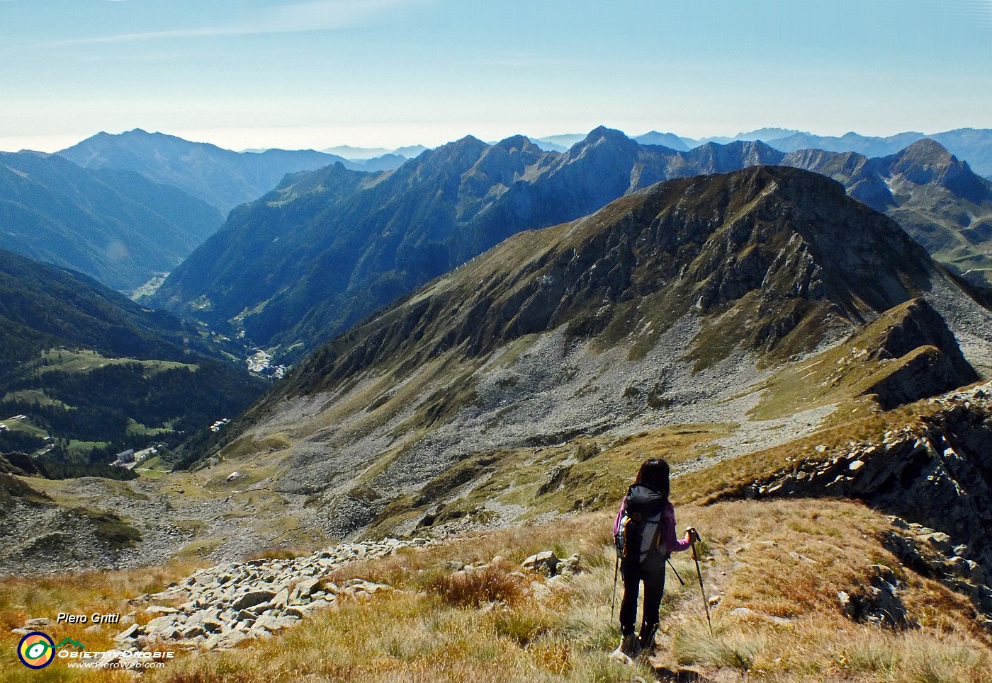 49 Scendiamo con vista sul vallone di salita.JPG
